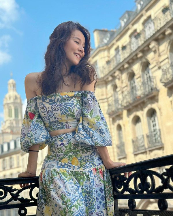 42歲黃翠如最新近照驚現牙籤腳！網民指「又瘦咗」曾被傳孕味濃 