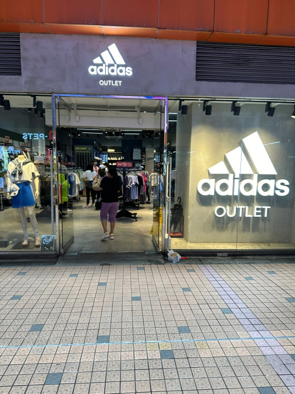 觀塘駱駝漆2大波鞋Outlet結業退場 網民：已經唔係以前嘅駱駝漆