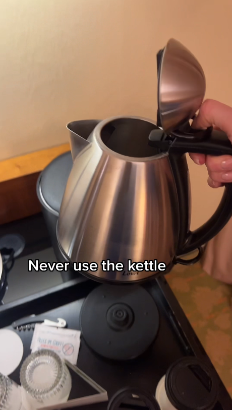 酒店前員工透露4種物品千萬不要用 可能曾裝小便和嘔吐物/兩物從不被沖洗 