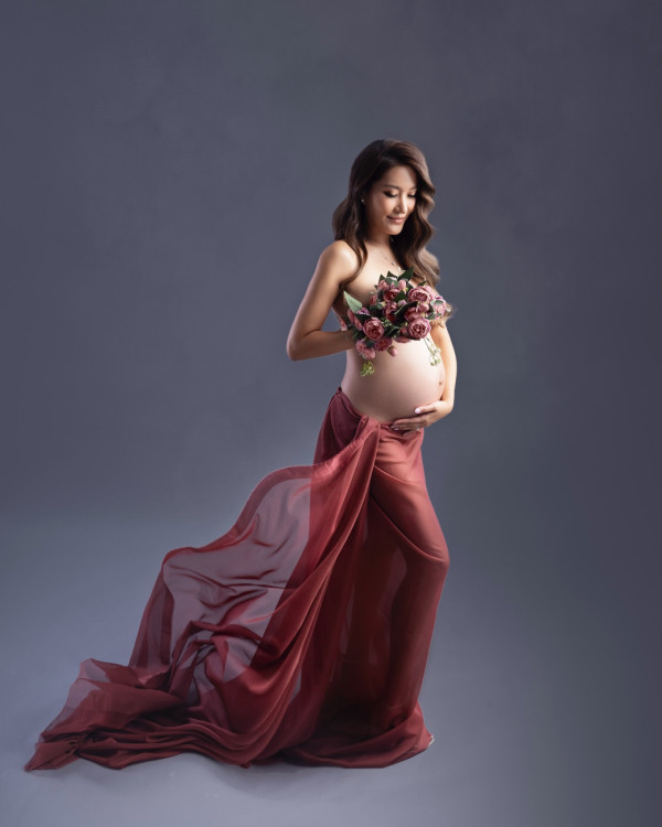 前港姐季軍誕女榮升新手媽媽!拍片餵人奶惹熱論!大呻餵人奶的辛酸