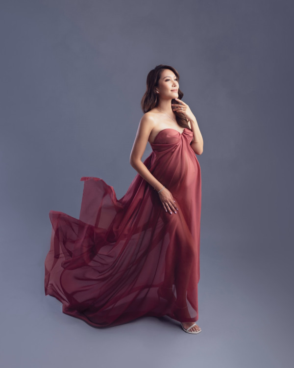 前港姐季軍誕女榮升新手媽媽!拍片餵人奶惹熱論!大呻餵人奶的辛酸