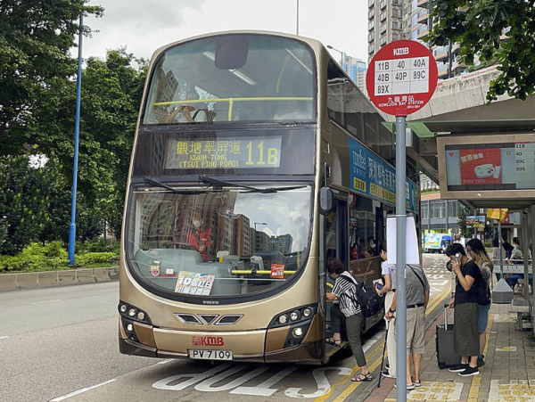 港男花數百元購「迷你九巴顯示器」引網友熱議：六百幾買舊咁既垃x