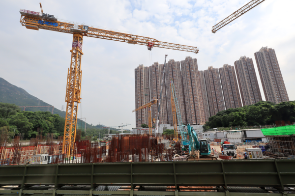 特朗普返白宮對香港有影響？行低息刺激港股樓市？救美國傳統汽車電動車向外傾銷？