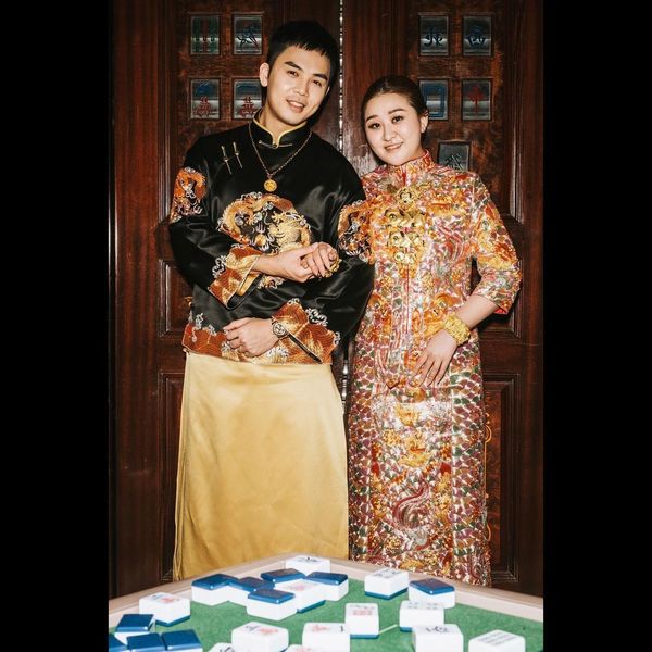 億萬駙馬伍富橋誇張排場慶祝結婚3周年 老婆消瘦不少金髮新形象氣質截然不同