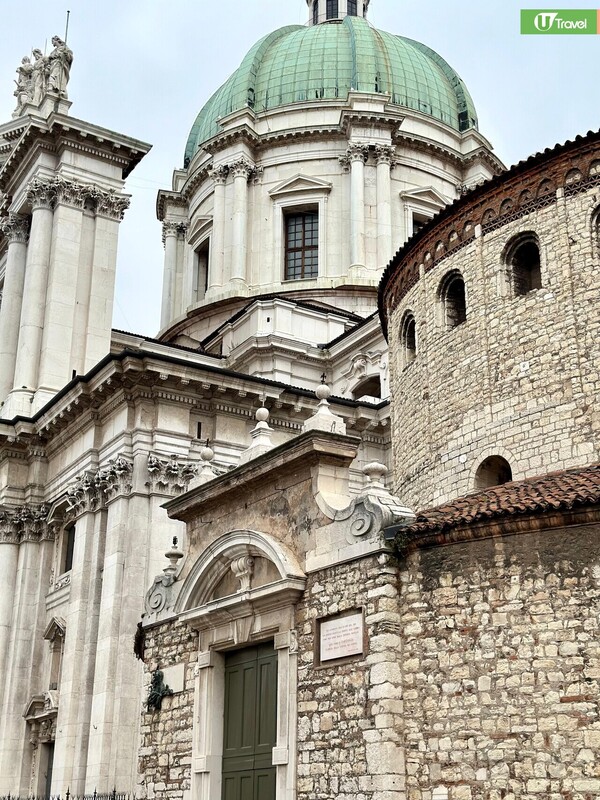 Duomo Nuovo新主教座堂， 旁邊是舊主教座堂