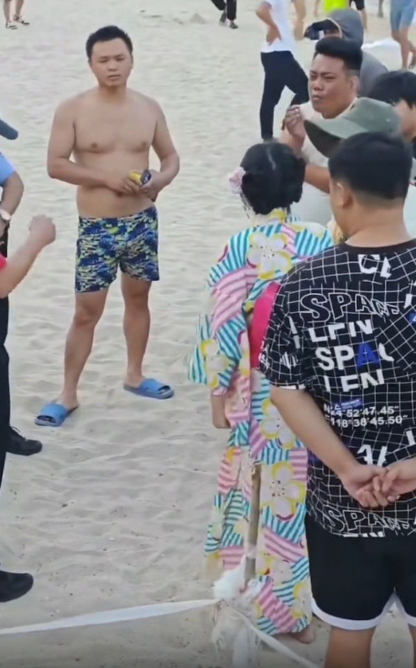 三亞女著和服沙灘打卡遭泳客指罵 怒回：穿什麼衣服和愛不愛國沒關係！ 