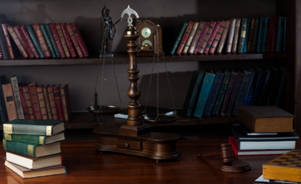 巴西女9歲目擊父親被槍殺 立志做警察 25年後終親手拘捕犯人 