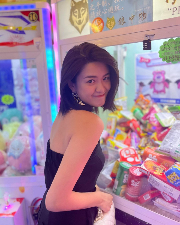 江嘉敏曬外遊相上圍突然升級？ 網友力勸唔好再剪短髮 