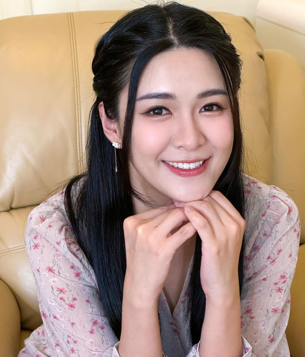 江嘉敏曬外遊相上圍突然升級？ 網友力勸唔好再剪短髮 