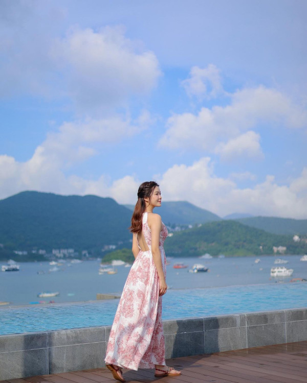 江嘉敏曬外遊相上圍突然升級？ 網友力勸唔好再剪短髮 