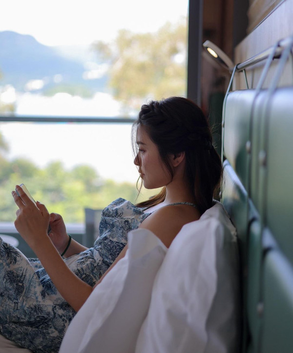 江嘉敏曬外遊相上圍突然升級？ 網友力勸唔好再剪短髮 