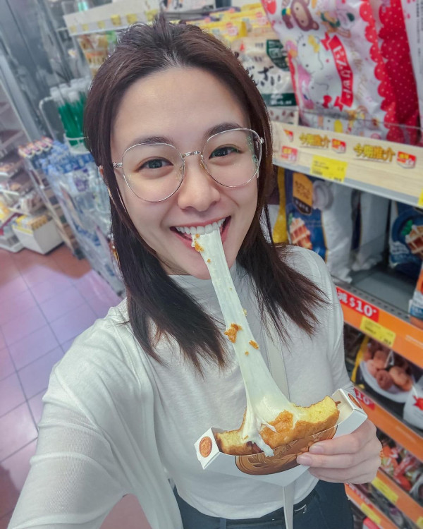 江嘉敏曬外遊相上圍突然升級？ 網友力勸唔好再剪短髮 