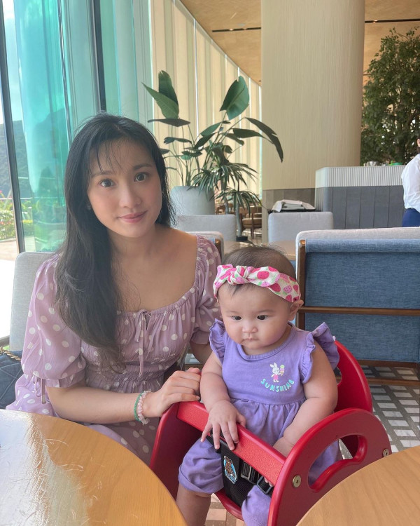 TVB女星孖港姐胞妹出埠拍豐胸廣告 泳裝鬥曬深長事業線＋火辣身材！ 