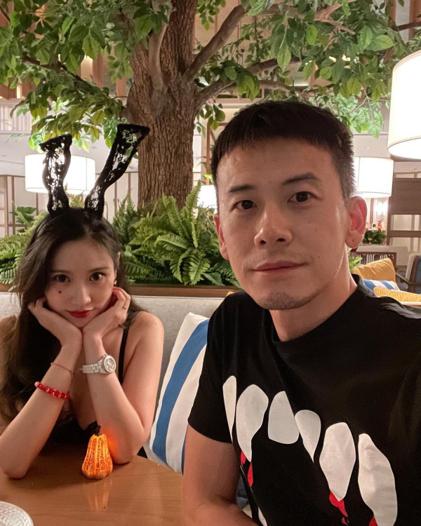 TVB女星孖港姐胞妹出埠拍豐胸廣告 泳裝鬥曬深長事業線＋火辣身材！ 