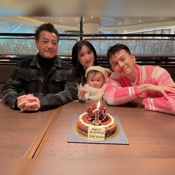 TVB女星孖港姐胞妹出埠拍豐胸廣告 泳裝鬥曬深長事業線＋火辣身材！ 