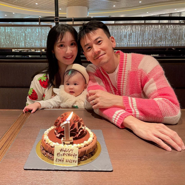 TVB女星孖港姐胞妹出埠拍豐胸廣告 泳裝鬥曬深長事業線＋火辣身材！ 