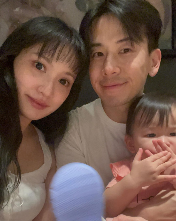 TVB女星孖港姐胞妹出埠拍豐胸廣告 泳裝鬥曬深長事業線＋火辣身材！ 