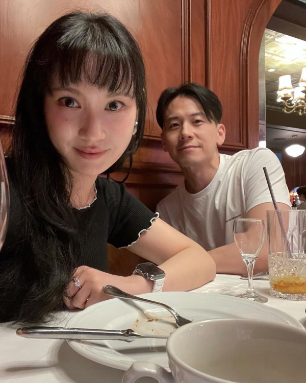 TVB女星孖港姐胞妹出埠拍豐胸廣告 泳裝鬥曬深長事業線＋火辣身材！ 