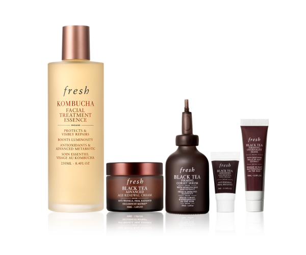 紅茶抗皺緊緻套裝 HK$1,625 (價值 HK$3,143) No.1 皇牌紅茶精華水 1 有效增強抗氧保護、強化肌膚抵禦力、加強後續 護膚品吸收，配合紅茶抗皺緊緻系列的高度抗氧化物，從保濕面霜、面 膜以至眼霜，全方位提升肌膚緊緻度、細緻度以及柔軟度，同時令肌膚 更光澤。 買紅茶酵素抗氧精華水 250ml 及 紅茶凝時煥活面霜 50ml^，送： • 紅茶緊緻塑顏精華 50ml • 紅茶凝時煥活精華眼霜 5ml • 紅茶晚間緊緻面膜 15ml