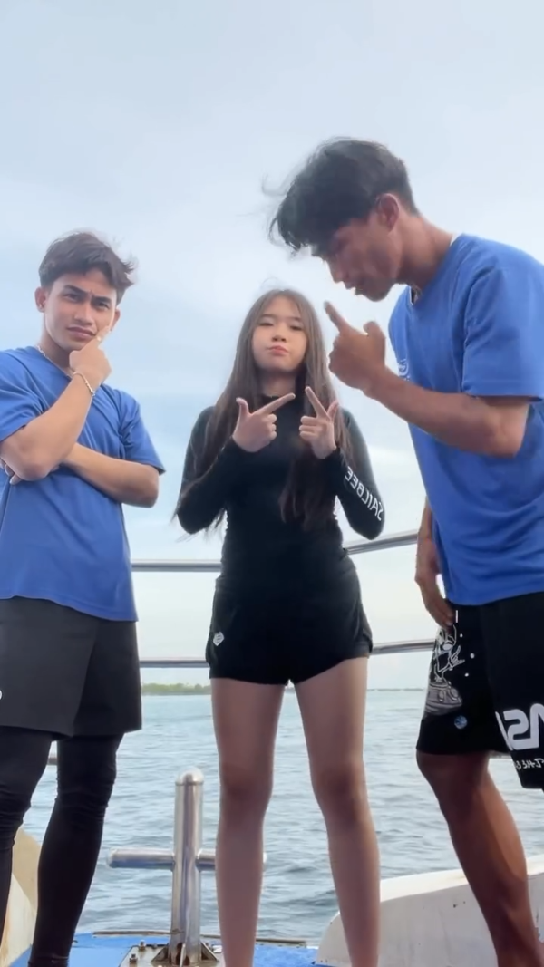 《超人回來了》秋小愛13歲生日!父母PO相慶祝感性落淚!近照判若兩人