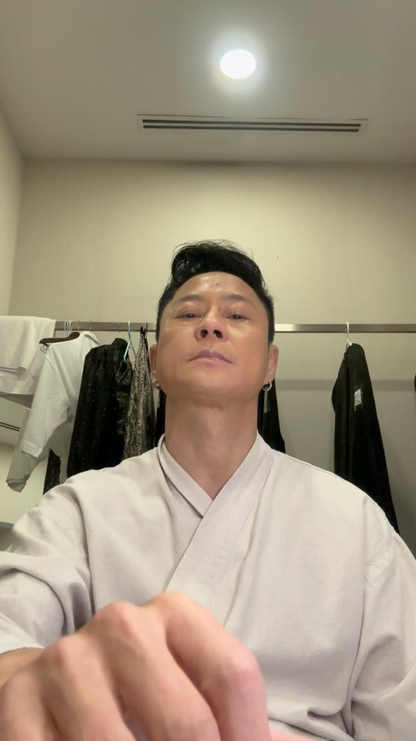 草蜢57歲蔡一傑缺席美國巡唱 驚揭罹腦瘤 PO頭頂巨型傷口報平安 