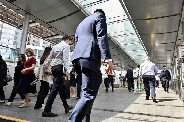 香港近12萬人無工開？港人苦訴各行業現狀：餐廳每日生意額少於千元