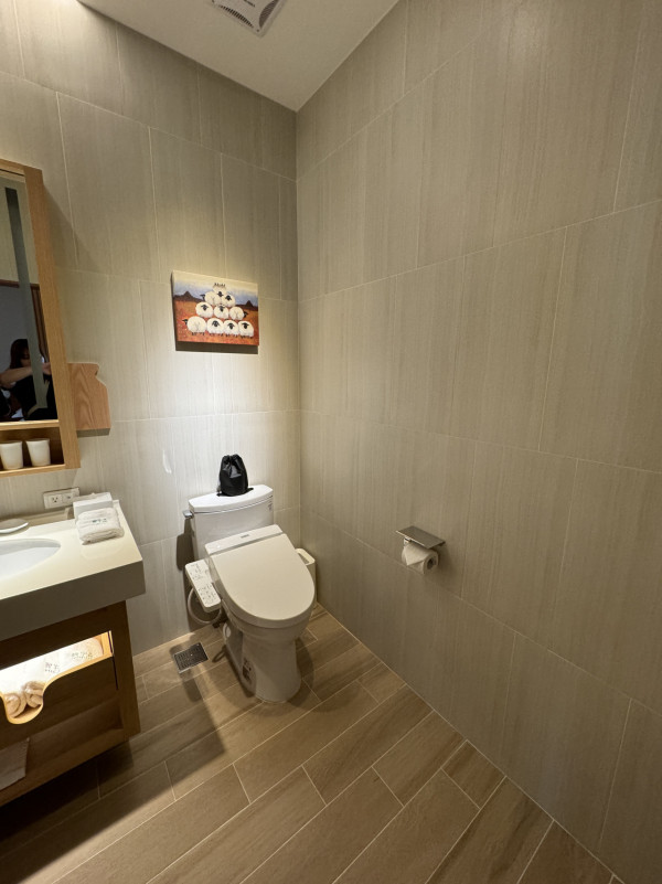 開箱台灣無印風牧場酒店！ 豪華套房+私人陽台飽覽山景 享受一泊二食/牧場體驗 