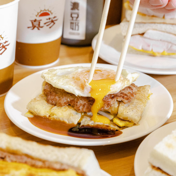 台北早餐店推介10大必吃!40年老字號鹹豆漿+芝士蛋餅!美食家白鐘元大推肉粥