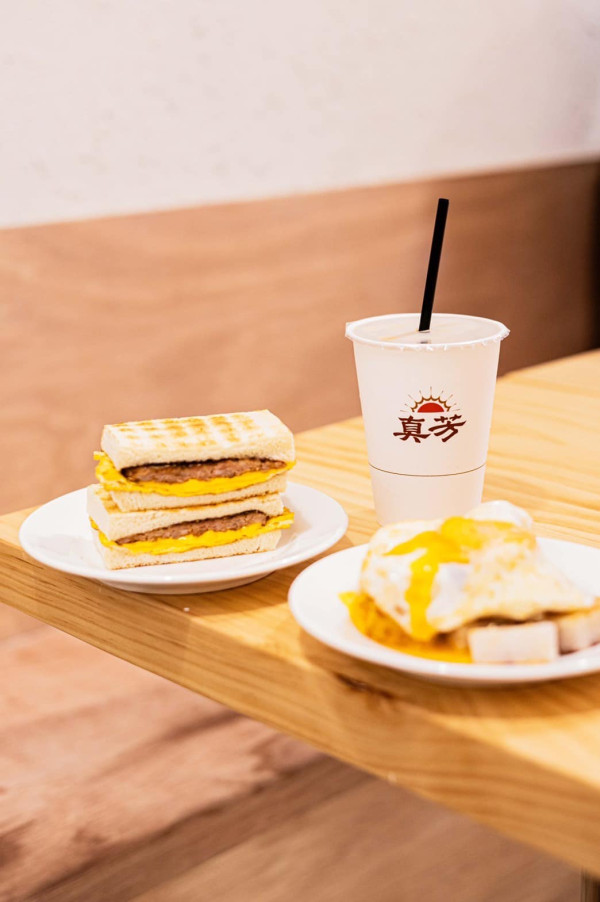 台北早餐店推介10大必吃!40年老字號鹹豆漿+芝士蛋餅!美食家白鐘元大推肉粥