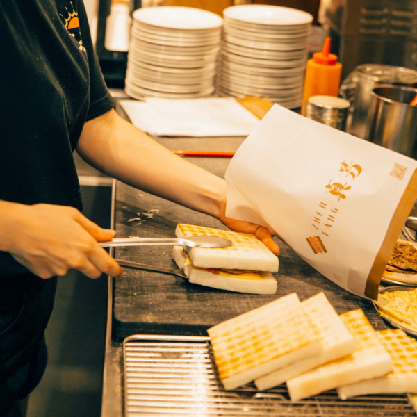 台北早餐店推介10大必吃!40年老字號鹹豆漿+芝士蛋餅!美食家白鐘元大推肉粥