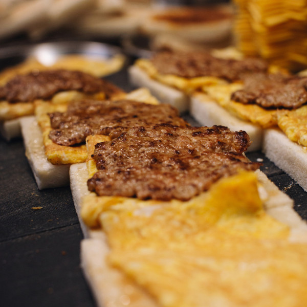 台北早餐店推介10大必吃!40年老字號鹹豆漿+芝士蛋餅!美食家白鐘元大推肉粥