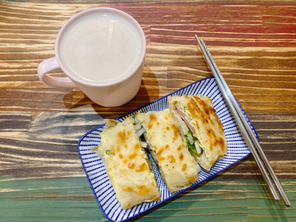 台北早餐店推介10大必吃!40年老字號鹹豆漿+芝士蛋餅!美食家白鐘元大推肉粥