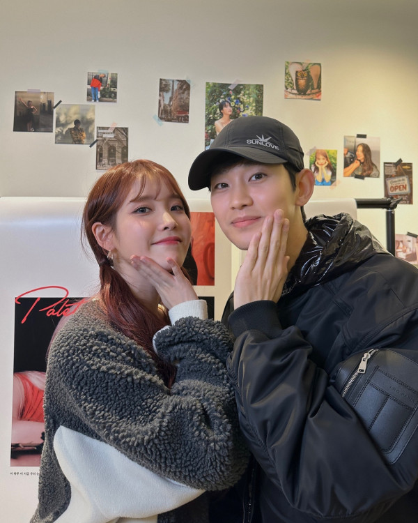 水瓶座男生10大性格特質:分析水瓶男喜歡你的行為、愛情攻略、優缺點(圖片來源:soohyun_k216)