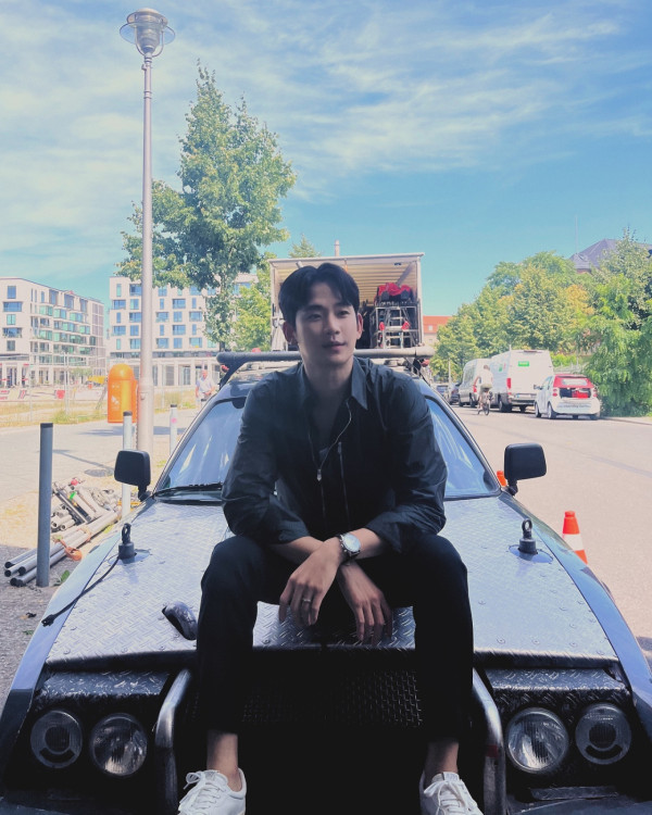 水瓶座男生10大性格特質:分析水瓶男喜歡你的行為、愛情攻略、優缺點(圖片來源:soohyun_k216)