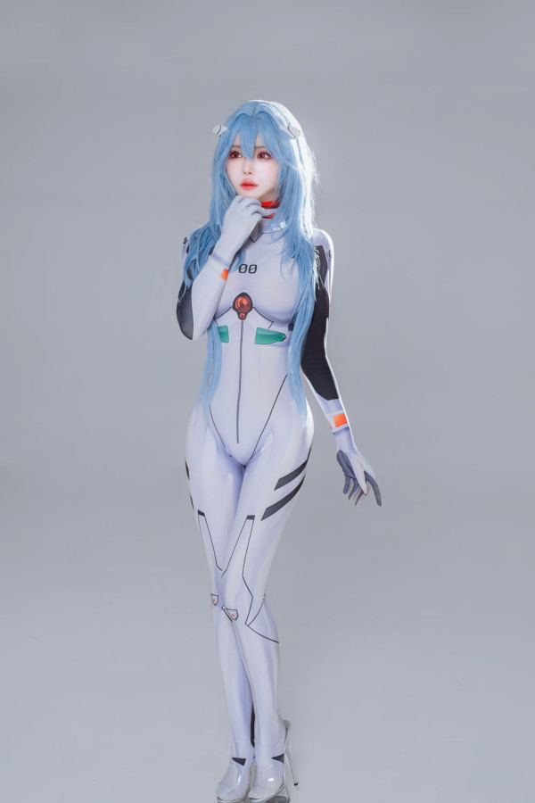 八尺大人Cosplay現身池袋萬聖節 誘人眼神面孔 同場與「貞子」合照
