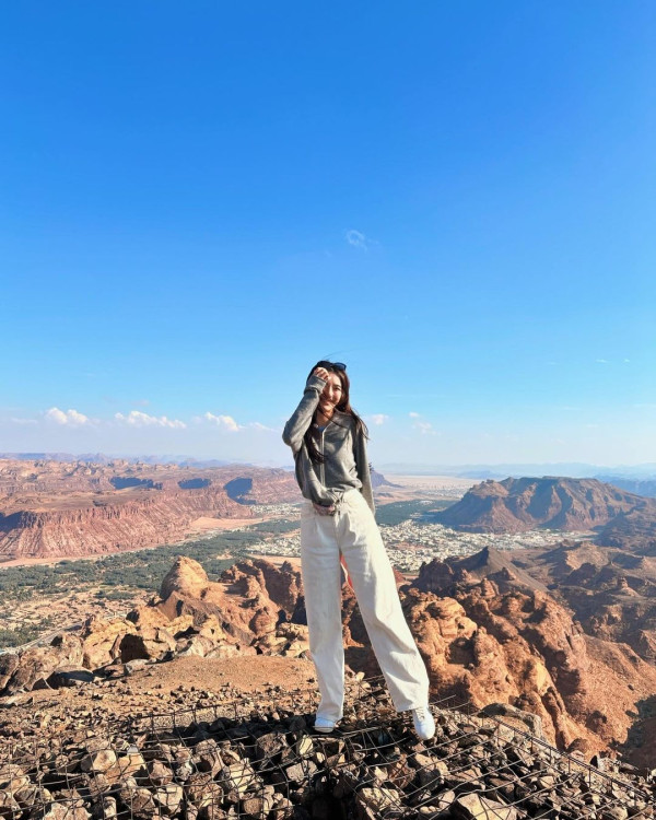 《金宵大廈》童顏演員珠海夜場被女圍 網友感莫名其妙：喺香港都無人識 