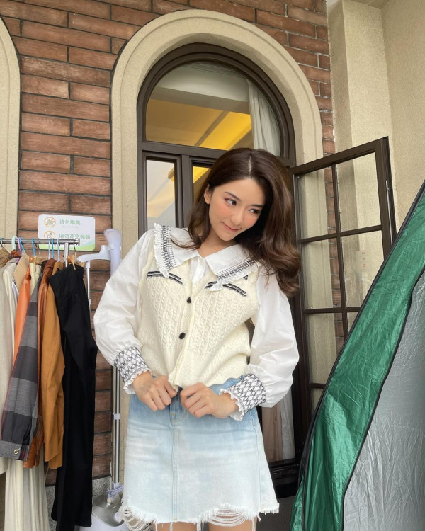 馮素波新加坡旅行曬姊妹合照！網民驚訝餅印細妹神撞樣Anson Lo 