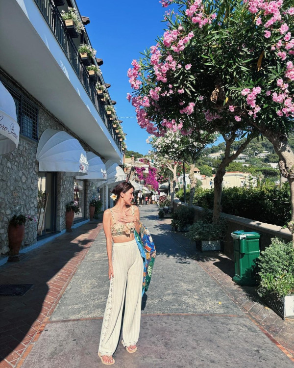 《金宵大廈》童顏演員珠海夜場被女圍 網友感莫名其妙：喺香港都無人識 