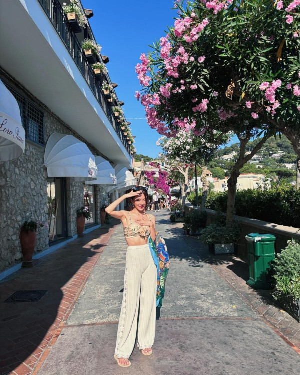 《金宵大廈》童顏演員珠海夜場被女圍 網友感莫名其妙：喺香港都無人識 