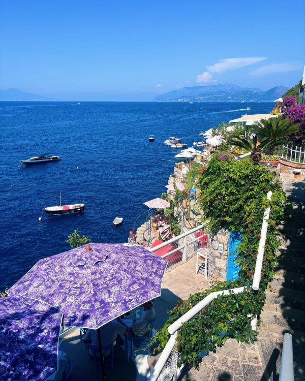 《金宵大廈》童顏演員珠海夜場被女圍 網友感莫名其妙：喺香港都無人識 