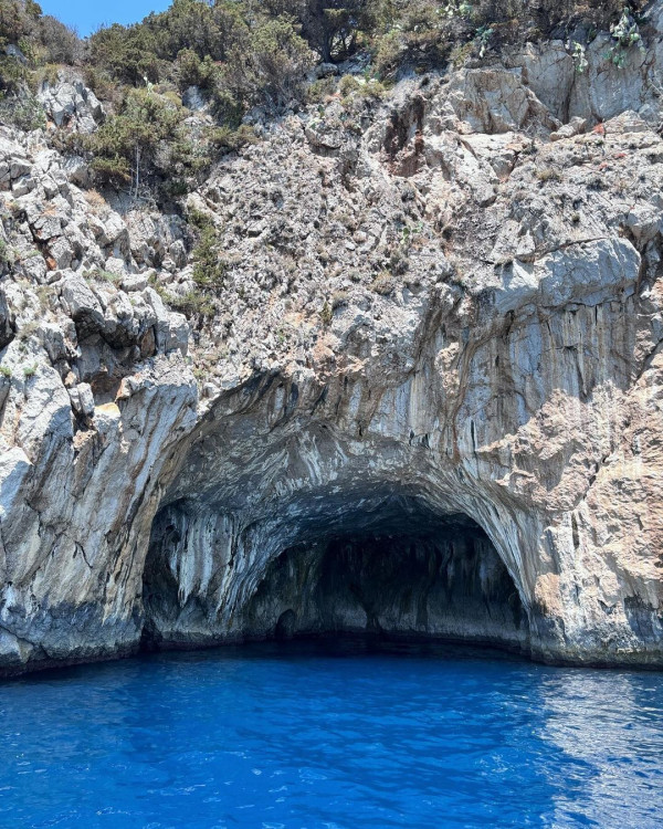 《金宵大廈》童顏演員珠海夜場被女圍 網友感莫名其妙：喺香港都無人識 