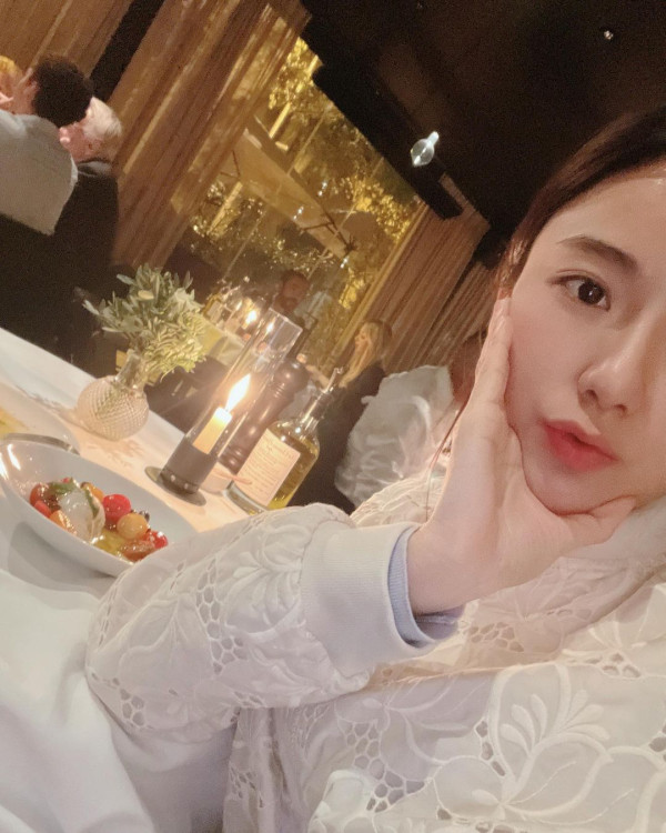 《金宵大廈》童顏演員珠海夜場被女圍 網友感莫名其妙：喺香港都無人識 