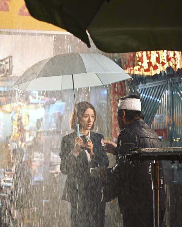 《金宵大廈》童顏演員珠海夜場被女圍 網友感莫名其妙：喺香港都無人識 