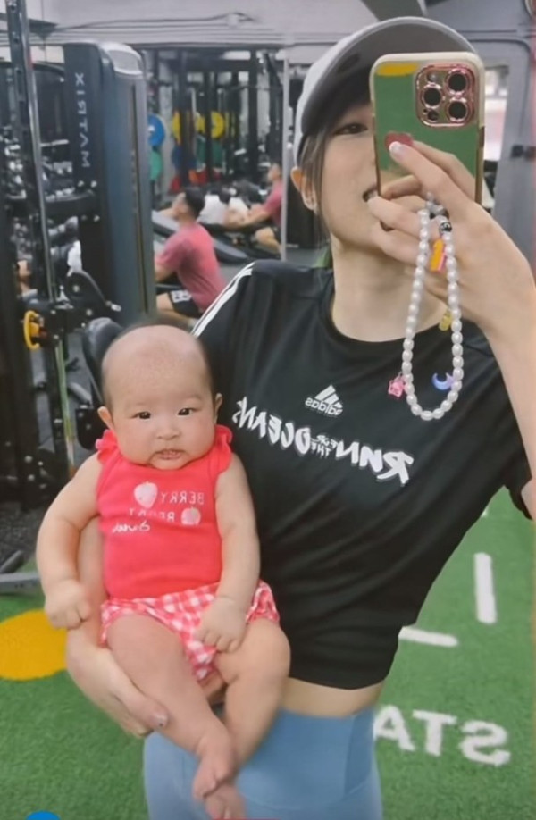 連詩雅帶B女做GYM 