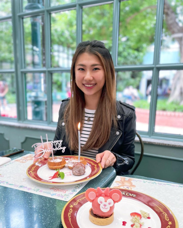 42歲前港姐冠軍遊杜拜 12歲女獲讚遺傳母親高䠷身材 