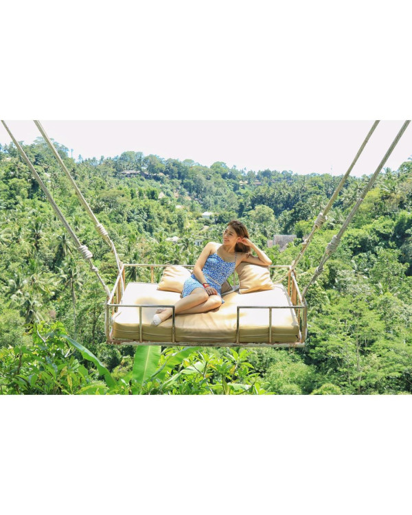 42歲前港姐冠軍遊杜拜 12歲女獲讚遺傳母親高䠷身材 