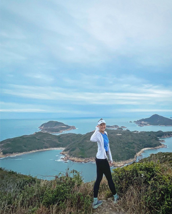 42歲前港姐冠軍遊杜拜 12歲女獲讚遺傳母親高䠷身材 