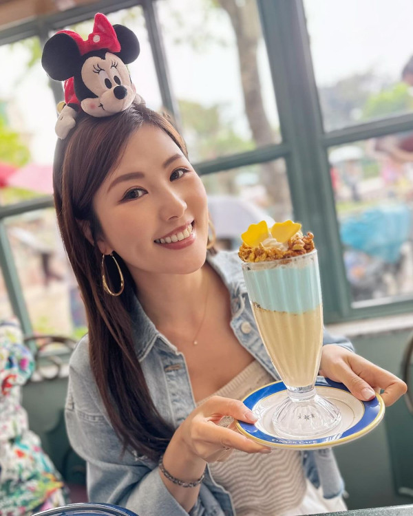 42歲前港姐冠軍遊杜拜 12歲女獲讚遺傳母親高䠷身材 