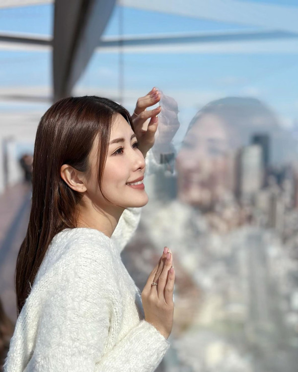 42歲前港姐冠軍遊杜拜 12歲女獲讚遺傳母親高䠷身材 