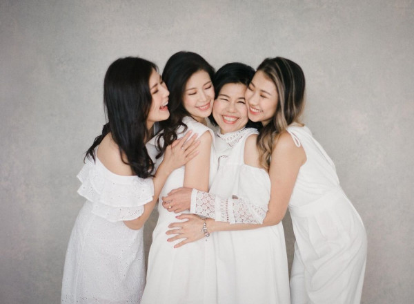 42歲前港姐冠軍遊杜拜 12歲女獲讚遺傳母親高䠷身材 